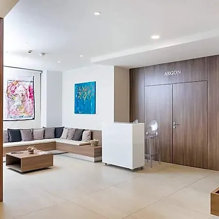 Helios فندق