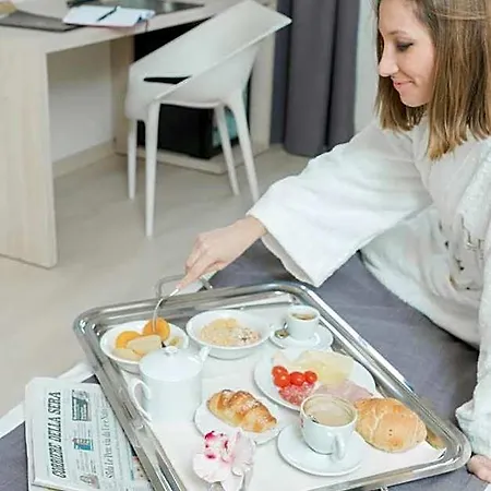 فندق Helios 4*